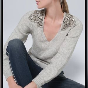 WHBM RHINESTONE GEM EMBELLISHED B-NECK HEATHER GRAY SWEATER